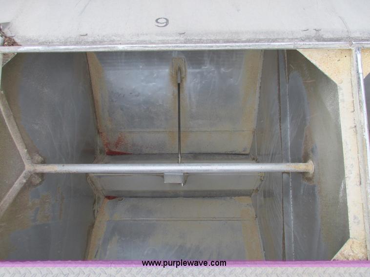 image for item K5753 1996 Pacer CEI tank trailer