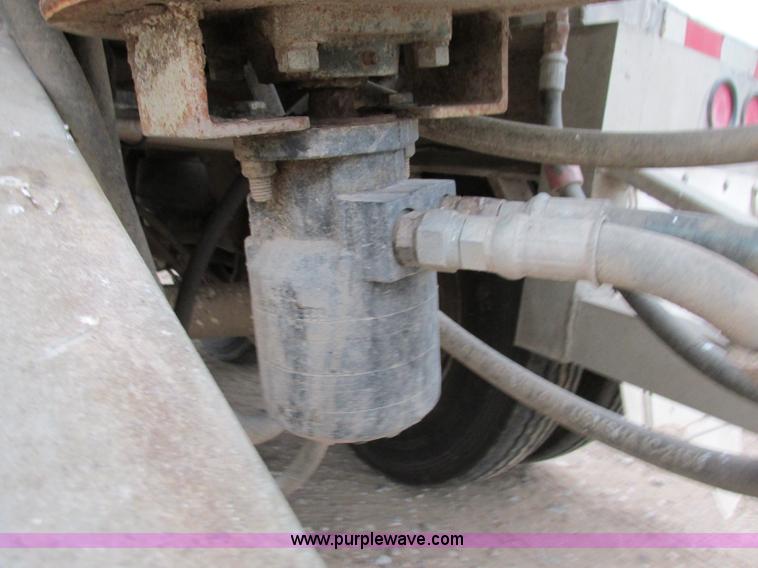 image for item K5753 1996 Pacer CEI tank trailer