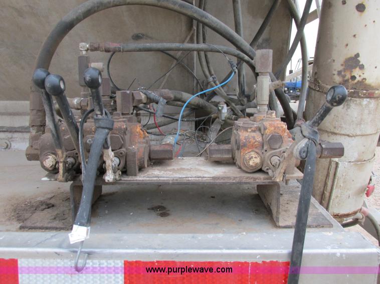 image for item K5753 1996 Pacer CEI tank trailer