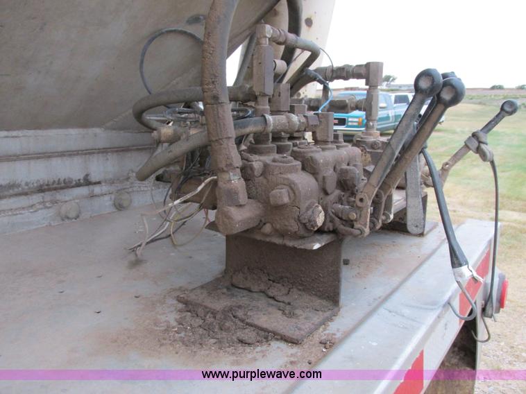 image for item K5753 1996 Pacer CEI tank trailer