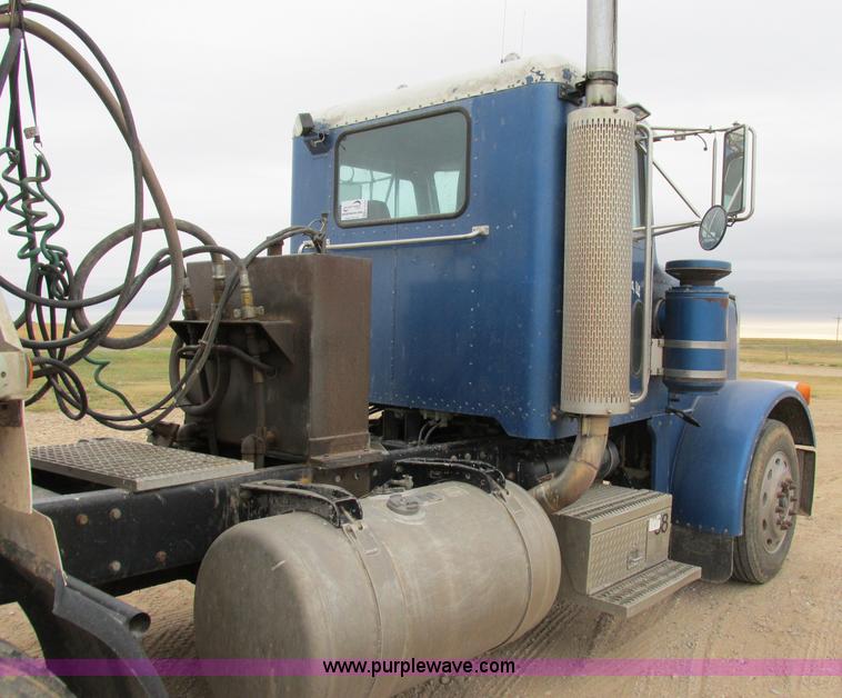 image for item K5754 1994 Peterbilt 378 semi truck