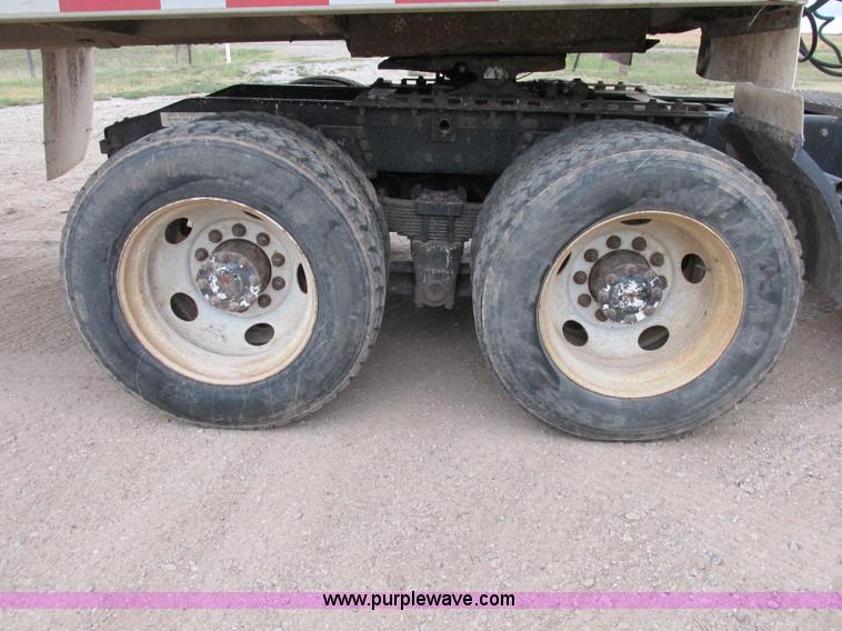 image for item K5754 1994 Peterbilt 378 semi truck