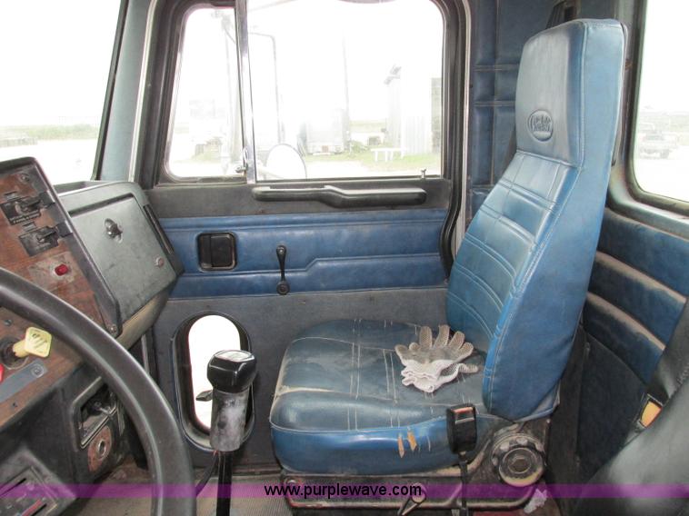 image for item K5754 1994 Peterbilt 378 semi truck