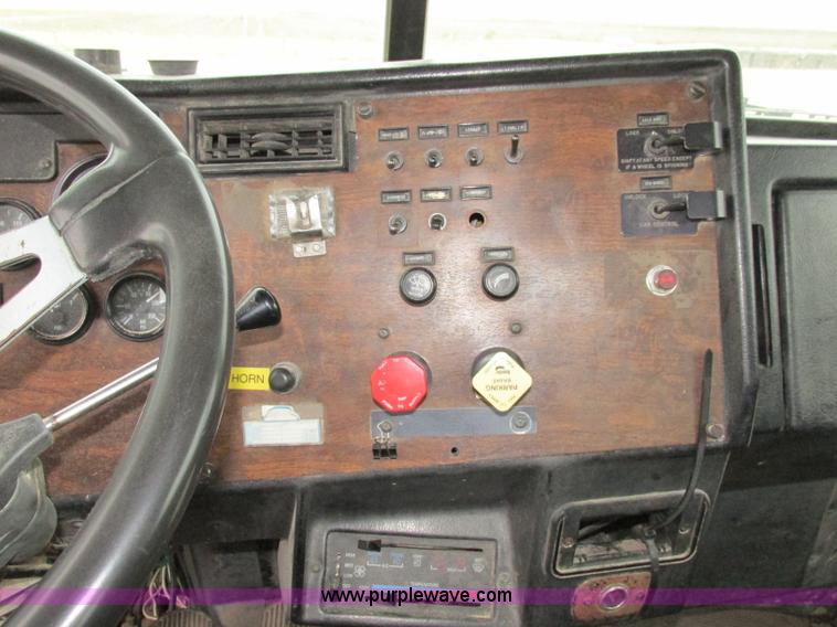 image for item K5754 1994 Peterbilt 378 semi truck