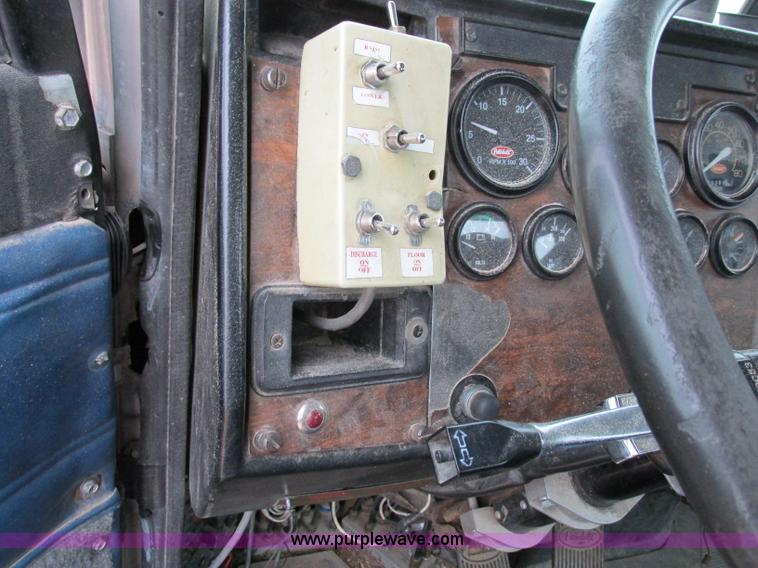 image for item K5754 1994 Peterbilt 378 semi truck