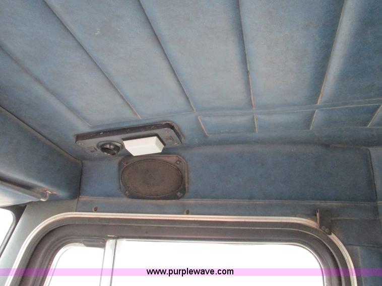 image for item K5754 1994 Peterbilt 378 semi truck