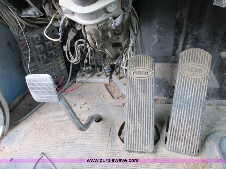 image for item K5754 1994 Peterbilt 378 semi truck