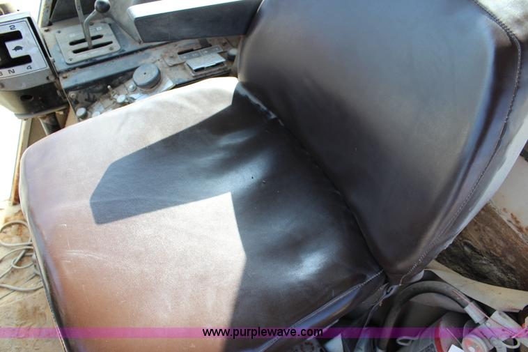 image for item L2289 1984 Massey-Ferguson 3545 tractor