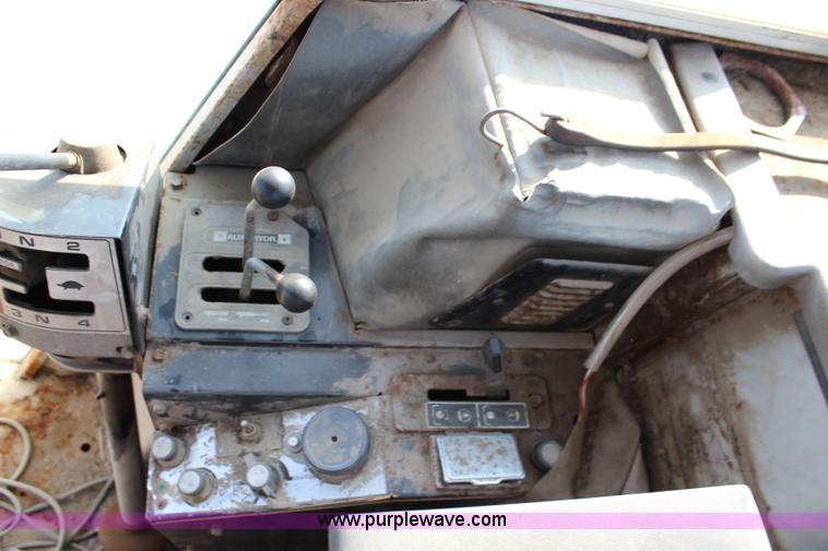 image for item L2289 1984 Massey-Ferguson 3545 tractor