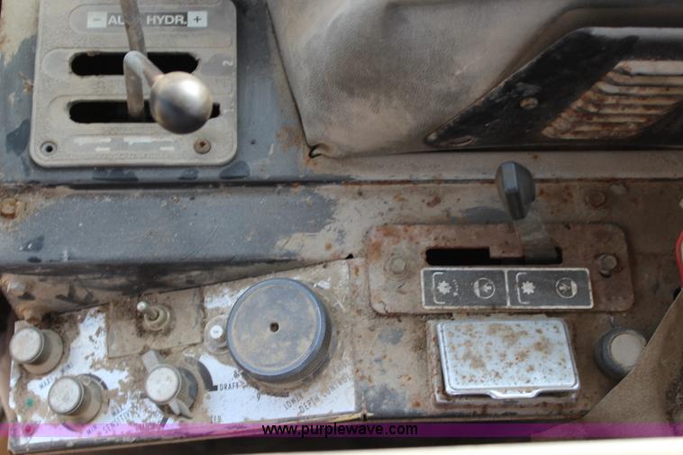 image for item L2289 1984 Massey-Ferguson 3545 tractor