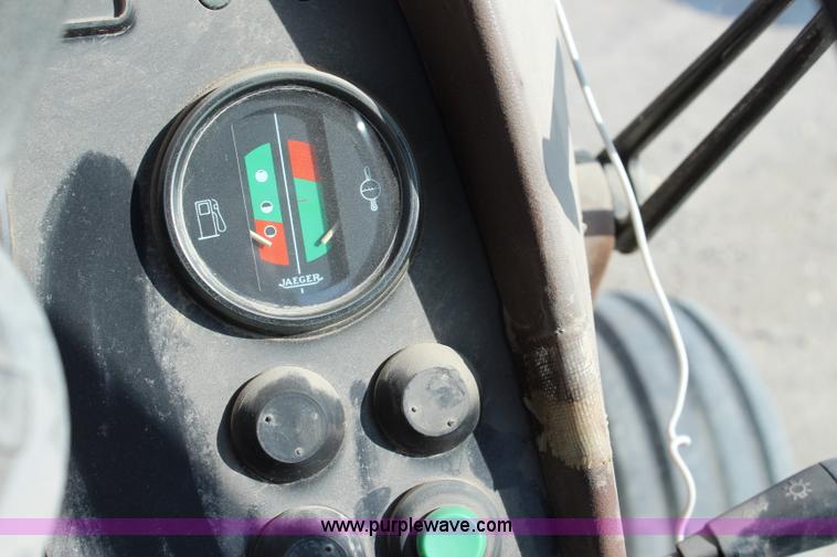 image for item L2289 1984 Massey-Ferguson 3545 tractor