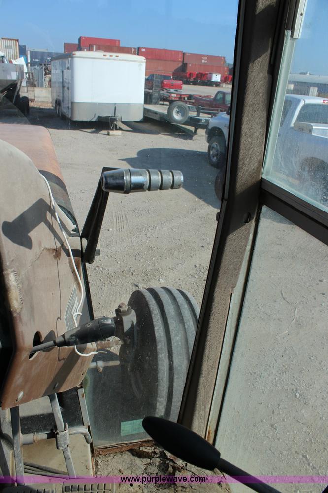 image for item L2289 1984 Massey-Ferguson 3545 tractor