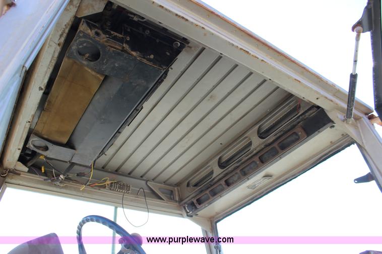 image for item L2289 1984 Massey-Ferguson 3545 tractor