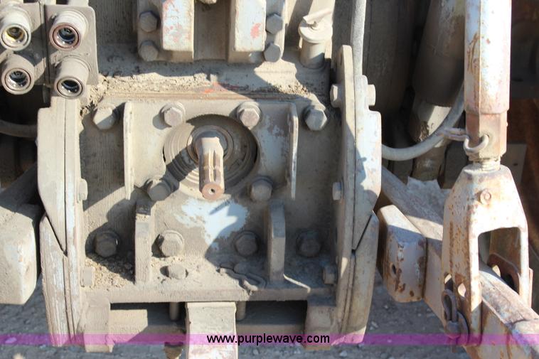 image for item L2289 1984 Massey-Ferguson 3545 tractor