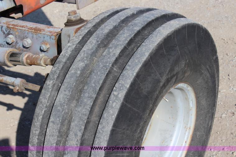 image for item L2289 1984 Massey-Ferguson 3545 tractor