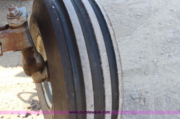 image for item L2289 1984 Massey-Ferguson 3545 tractor