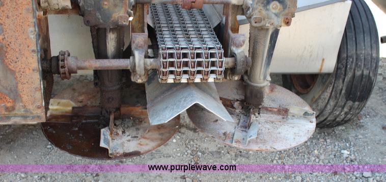 image for item L2470 Stainless steel fertilizer spreader