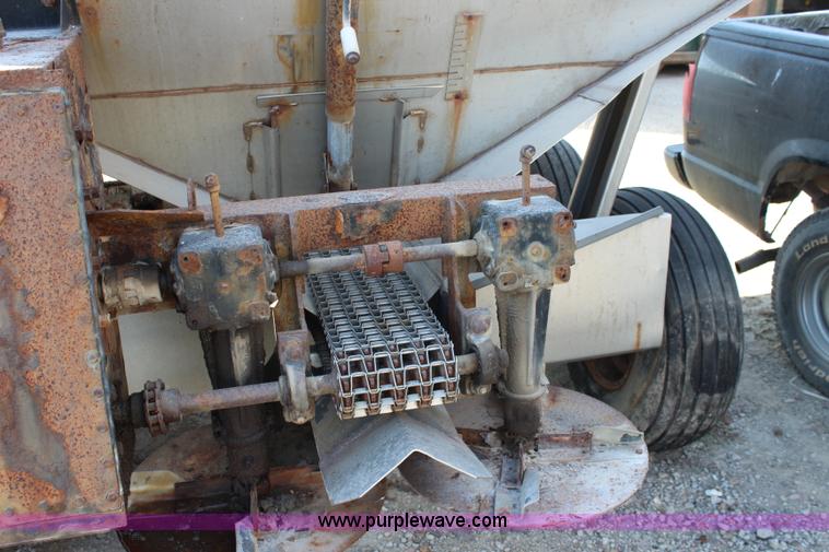 image for item L2470 Stainless steel fertilizer spreader