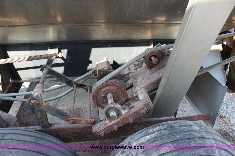 image for item L2470 Stainless steel fertilizer spreader