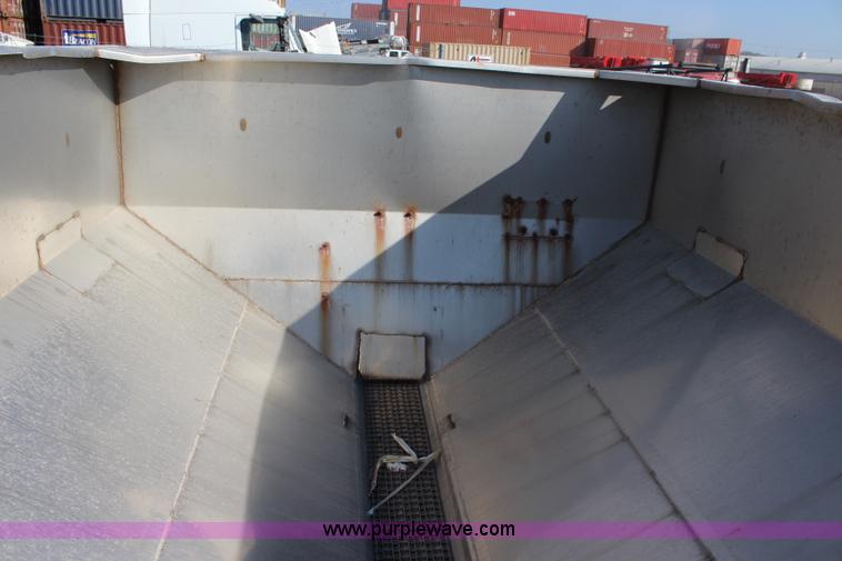 image for item L2470 Stainless steel fertilizer spreader