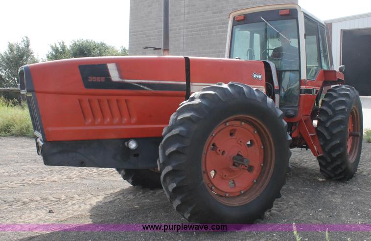 image for item L4422 1979 International 3588 MFWD tractor