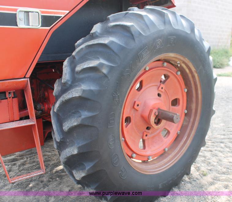 image for item L4422 1979 International 3588 MFWD tractor