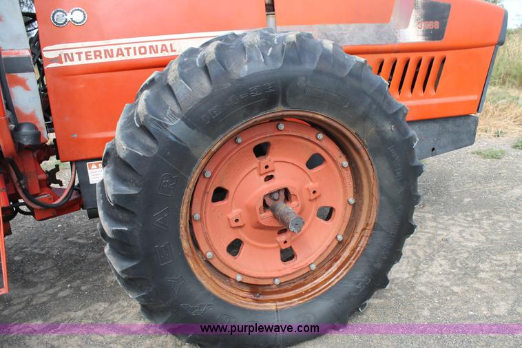 image for item L4422 1979 International 3588 MFWD tractor