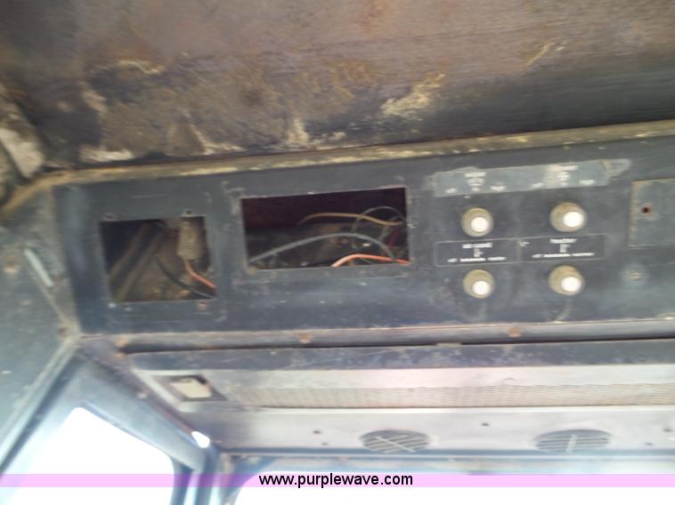 image for item L5110 1976 Allis Chalmers 7060 tractor