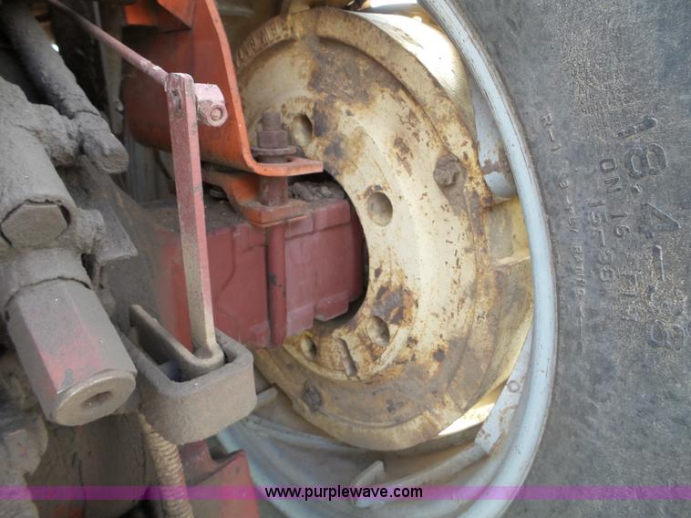 image for item L5110 1976 Allis Chalmers 7060 tractor