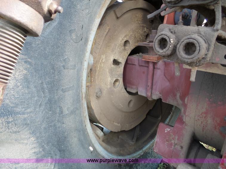 image for item L5110 1976 Allis Chalmers 7060 tractor