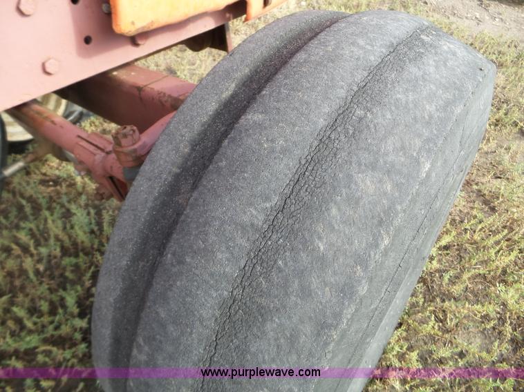 image for item L5110 1976 Allis Chalmers 7060 tractor