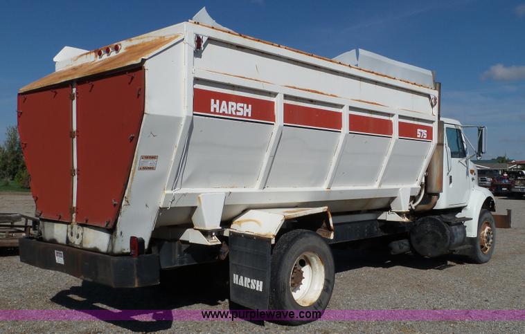 image for item L5113 1991 International 7100 feed truck