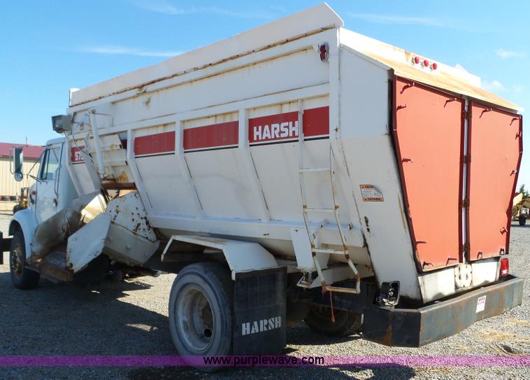 image for item L5113 1991 International 7100 feed truck