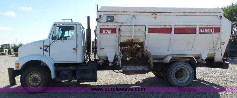 image for item L5113 1991 International 7100 feed truck