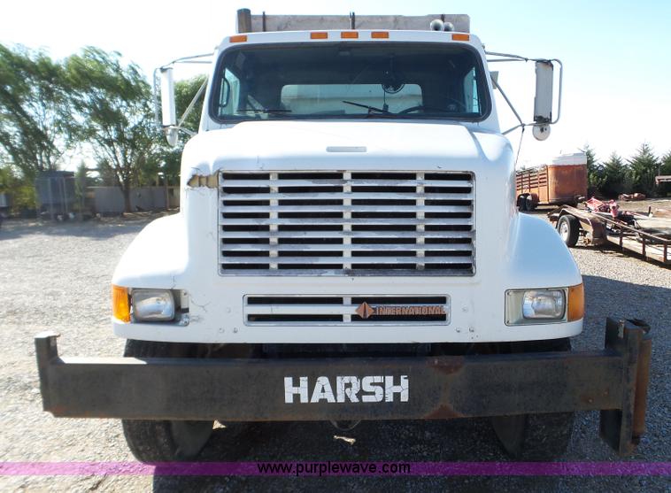 image for item L5113 1991 International 7100 feed truck