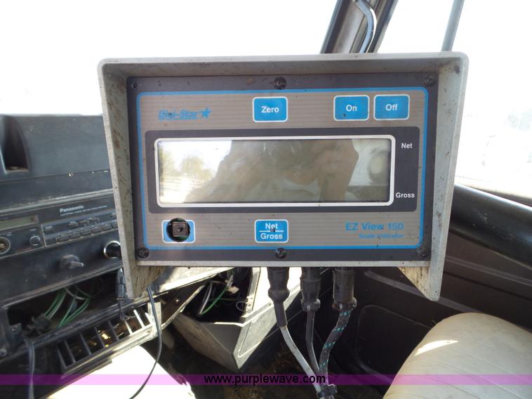 image for item L5113 1991 International 7100 feed truck