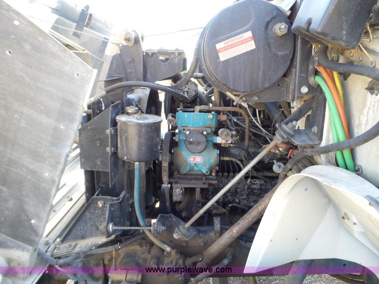 image for item L5113 1991 International 7100 feed truck