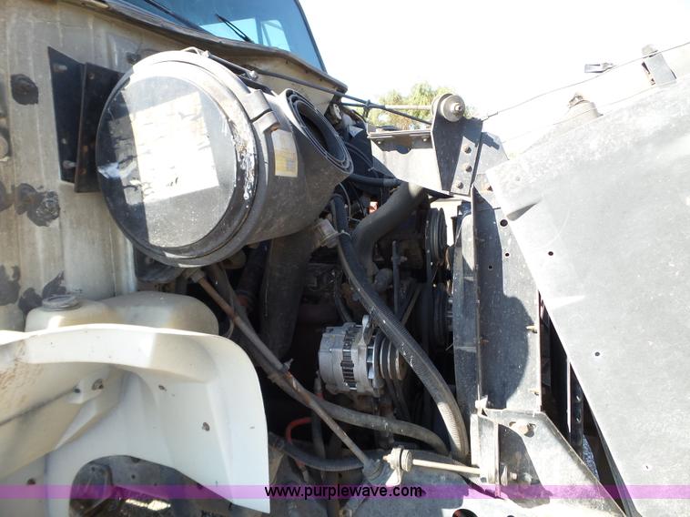 image for item L5113 1991 International 7100 feed truck