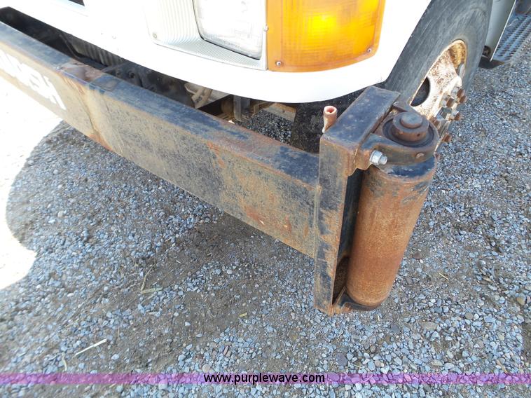 image for item L5113 1991 International 7100 feed truck