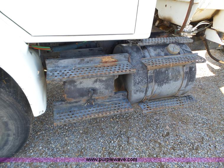 image for item L5113 1991 International 7100 feed truck