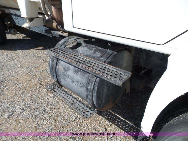 image for item L5113 1991 International 7100 feed truck