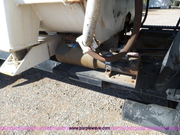 image for item L5113 1991 International 7100 feed truck