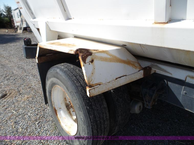 image for item L5113 1991 International 7100 feed truck