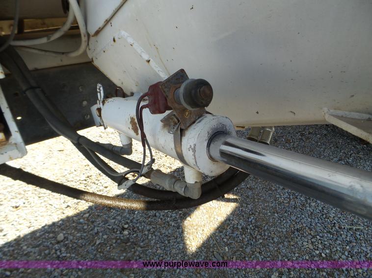 image for item L5113 1991 International 7100 feed truck