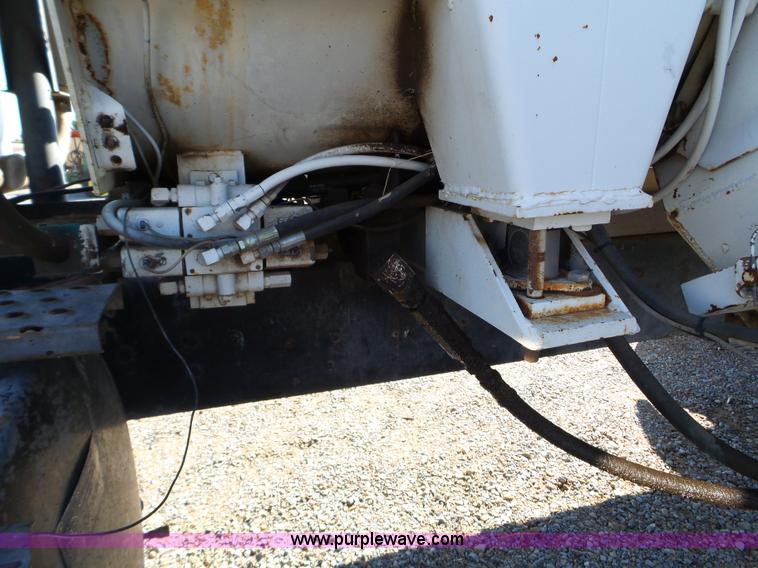 image for item L5113 1991 International 7100 feed truck