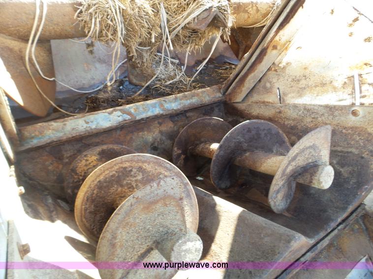 image for item L5113 1991 International 7100 feed truck