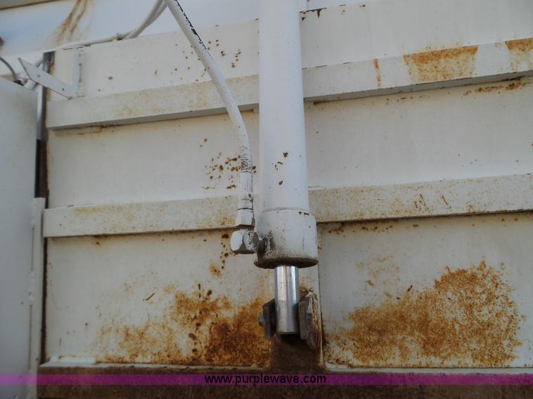 image for item L5113 1991 International 7100 feed truck