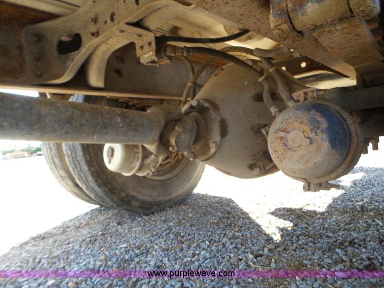 image for item L5113 1991 International 7100 feed truck