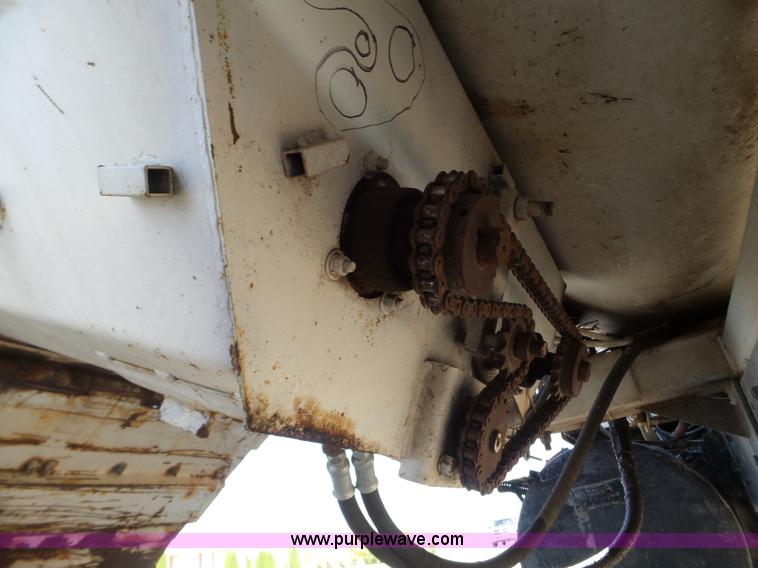 image for item L5113 1991 International 7100 feed truck