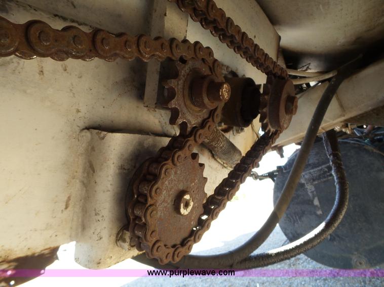 image for item L5113 1991 International 7100 feed truck